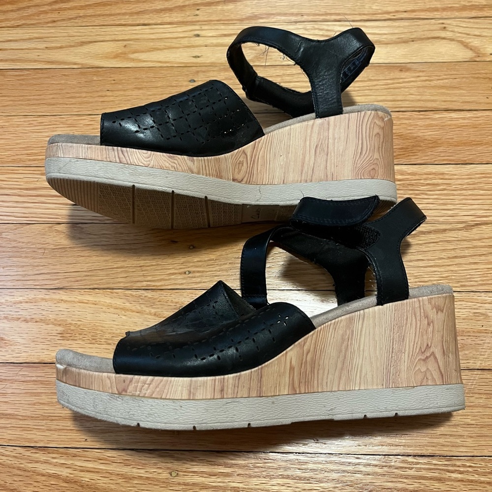 Ultimate Comfort Collection by Clarks Black Wedge Sandals Size 8.5 - Picture 2 of 8
